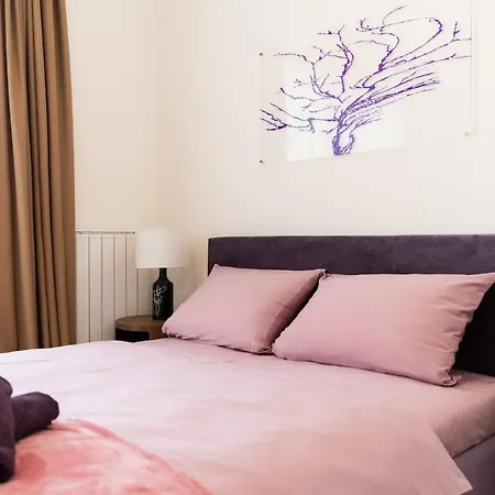 Bw Spacious Riverview Apartment *