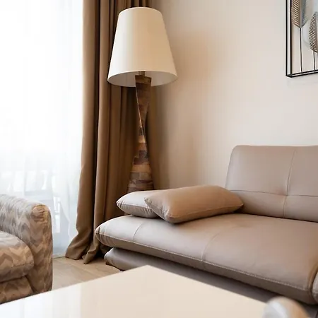 Bw Spacious Riverview Apartment