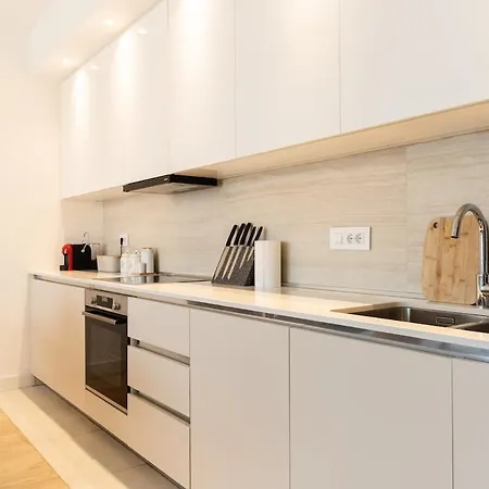 Bw Spacious Riverview Apartment
