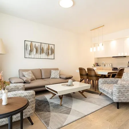 Bw Spacious Riverview Apartment *